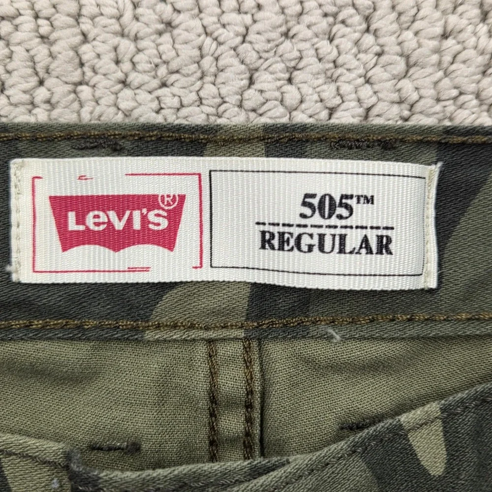 Levis excellent lightly